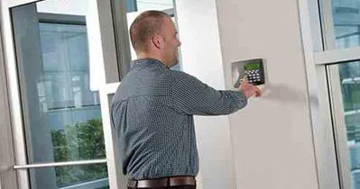 Locksmiths Of Cleveland  Cleveland, OH 216-365-7088 - Comm-Locksmith-key